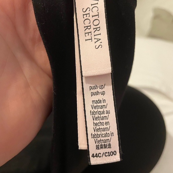 GUC Victoria’s Secret Push Up Plunge Bra Love Cloud size 44C - Picture 2 of 9